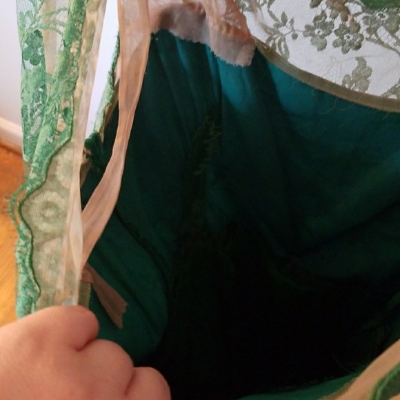 VTG GORGEOUS emerald lace gown - Picture 6 of 8
